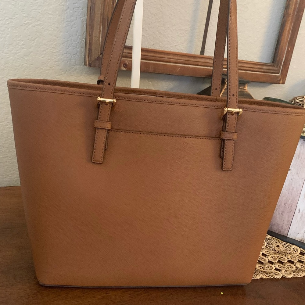 Last one ❗️💓New MK medium tote - Picture 3 of 6